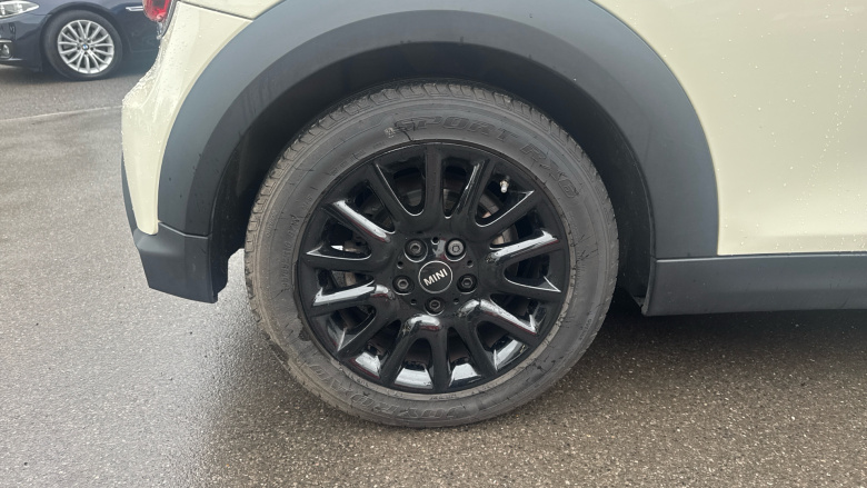 MINI Hatchback 1.5 Cooper Classic 3dr Auto Petrol Hatchback